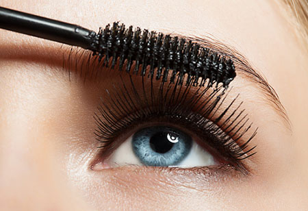 Comment eliminer une tache de maquillage